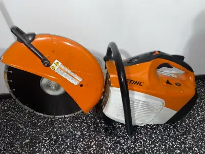 Amazing condition. New 14” Diamond Blade.