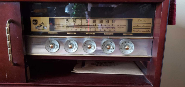 Vintage RCA Stereo in Arts & Collectibles in Saint John - Image 2