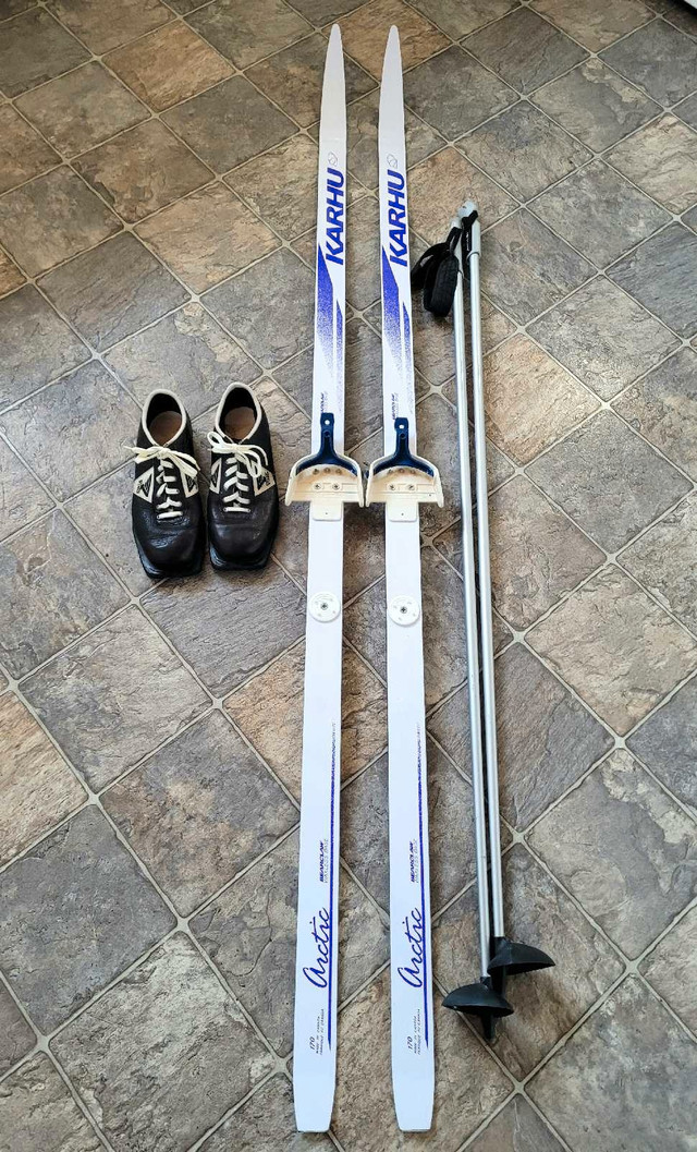 Cross Country Ski sets Waxless - Youth - 3.5 - 5.5 boot sizes in Ski in Winnipeg - Image 4