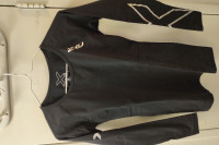2XU Women's Thermal Compression Long Sleeve Tops. Size: M