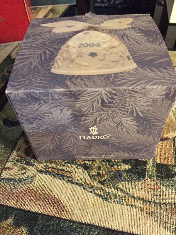Lladro -ornament 2004 with box, stamp, numbered;1992 same no box dans Art et objets de collection  à Ville de Montréal - Image 4