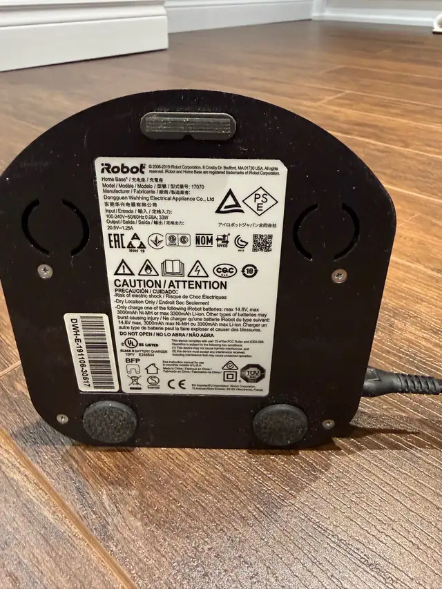 iRobot Home Base charger in Vacuums in Oakville / Halton Region - Image 3