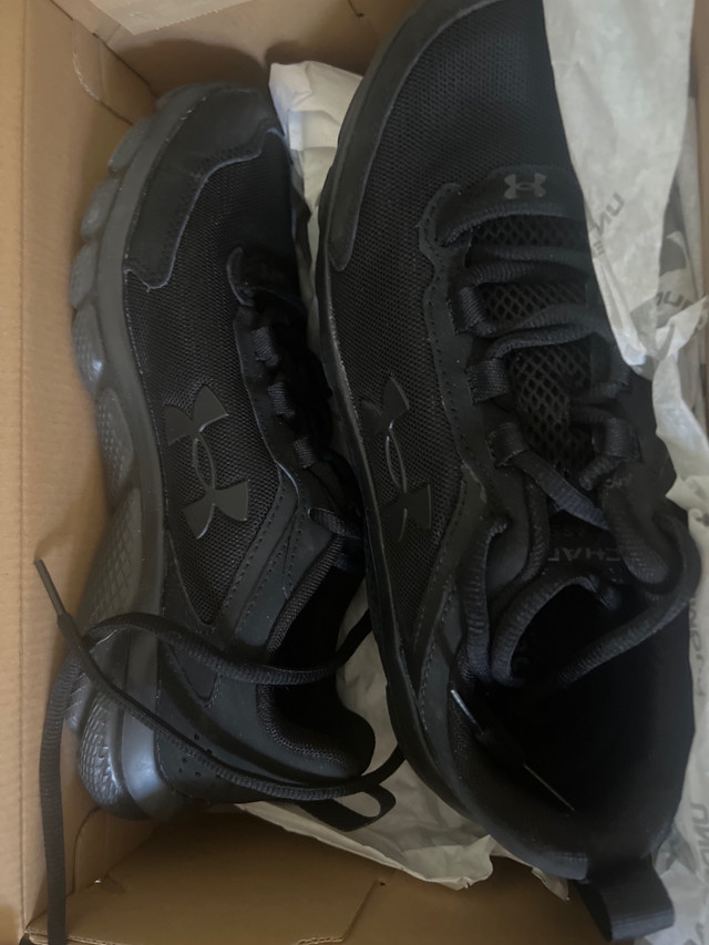 Under armour size 8.5 black shoes charges assert 9 in Women's - Shoes in Ottawa - Image 2