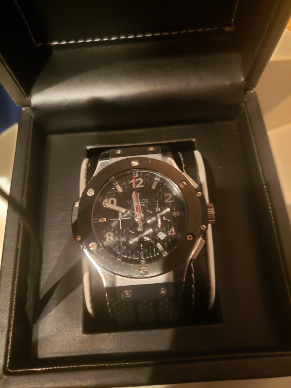 Used watch in excellent condition dans Autre  à Ville de Montréal