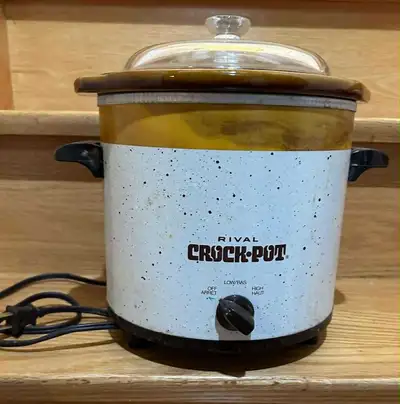 Vintage manual Crockpot with original lid and liner. Made in USA. Large 6 quart size. $20. Pickup at...