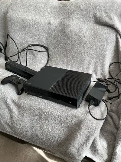 Xbox One Console with 1 controller + Kinect, View more