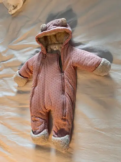 Baby Gap bathing/ snowsuit newborn up to 7 Ibs, View more