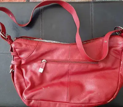 Soprano leather bag, red, has some wear, View more