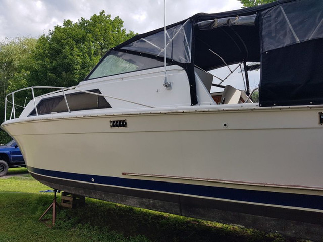 1977 Trojan Yacht f-30 sport cruiser in Powerboats & Motorboats in Brockville - Image 2