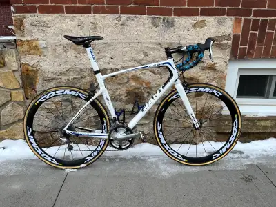 Giant Defy 3 (Road Bike), View more