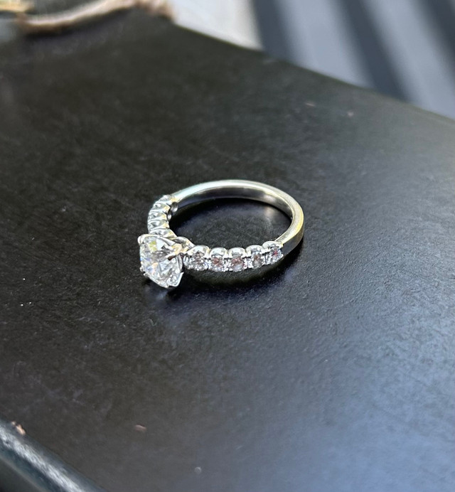 Engagement ring and band in Jewellery & Watches in Kitchener / Waterloo - Image 3
