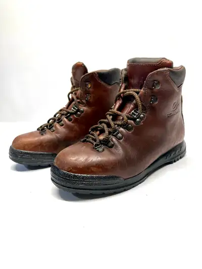 Scarpa Hiking Boots Womens 6, View more