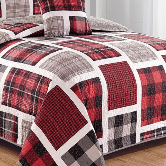 4 PC Patchwork Quilt Set • Red &amp; Grey • DQ Size $85 in Bedding in Barrie - Image 3