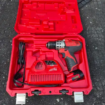 Milwaukee M12 Cordless Drill/Driver Kit, View more