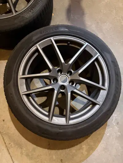 OEM Macan Rims 265/45R20 295/40R20 Very good conditions