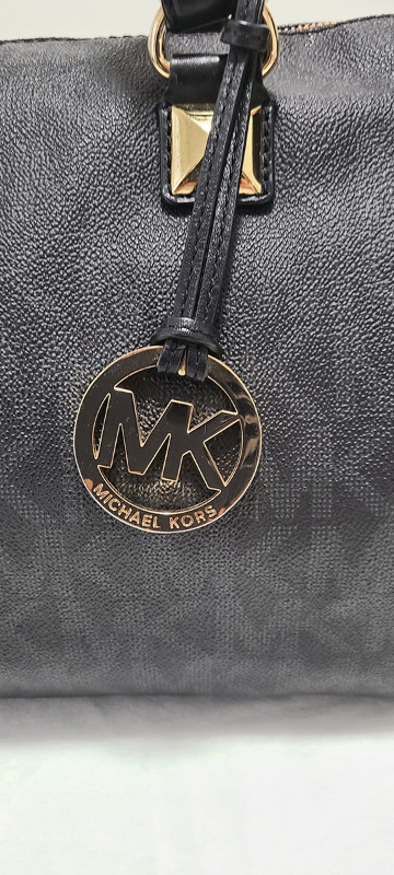 Michael Kors Large Black Travel Signature Tote Bag in Women's - Bags & Wallets in Barrie - Image 2