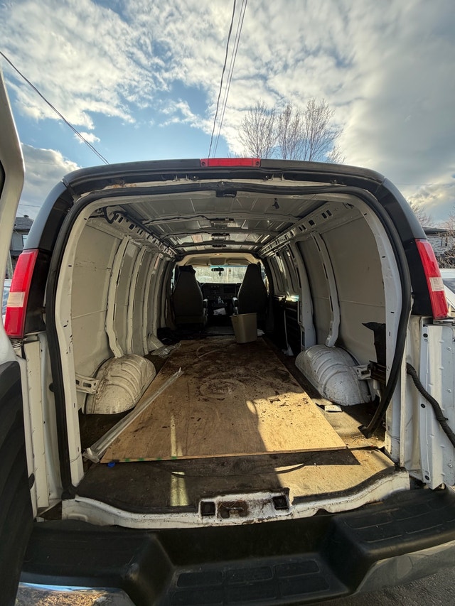 2018 2500 GMC Savana — photo 3