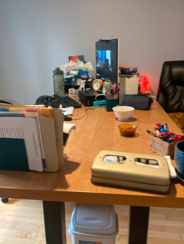 Grand bureau en très bon état ! dans Bureaux  à Sherbrooke