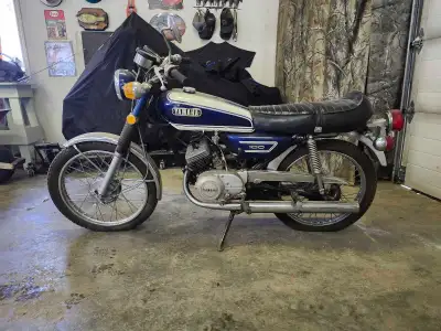 1972 ls 2 100,Has twin cylinder and dual carbs. Oil injected, bike is a project but I'm sure it runs...
