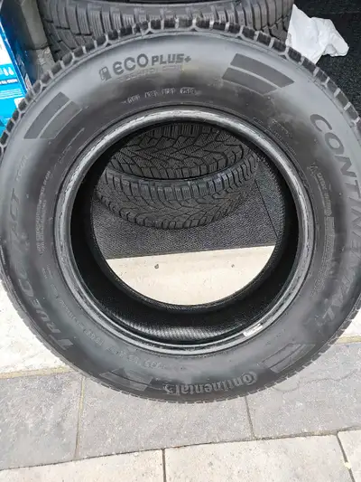 CONTINENTAL TRUCONTACT 235/65/17 USED ON HONDA ODYSSEY FOR 1 SEASON. TIRE SHOP SAID ROUGHLY 70% TREA...