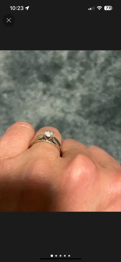 0.52 carats, Round brilliant, Size 7, 14 K white gold, Excellent condition