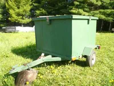 Small Trailer can be towing by small car 950$ its approximately 3.50 f w 4.50 f l 2.75 f h is the bo...