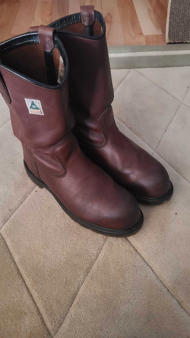 Redwing pull on boots model 3505 size 11 in Men's Shoes in Oakville / Halton Region