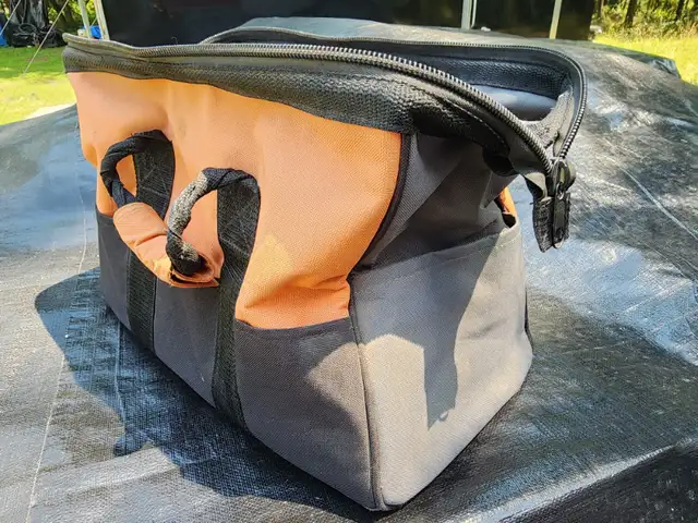 Ridgid Canvas Tool Bag With Zipper & 8 Pockets Inside 8 Outside in Tool Storage & Benches in Windsor Region - Image 7