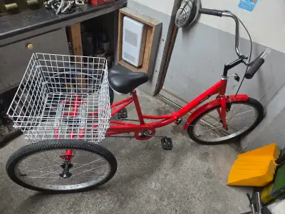 Tricycle adulte rouge 1 vitesse roues 24po, View more