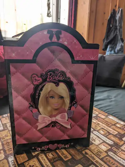 Bien lire Tu vois l'annonce "OUI SES DISPONIBLE" Regarder les photos tes questions sont là Non négoc...