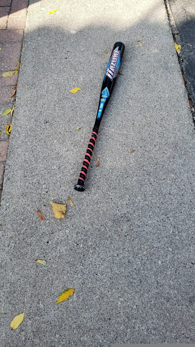 Mizuno Finch 30" Softball Bat$125 in Baseball & Softball in Barrie - Image 6