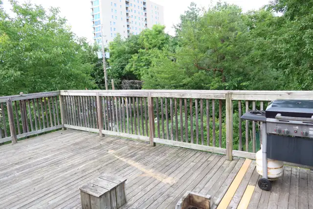 Large , fully furnished 2 bedroom apartment (Top Floor) in Short Term Rentals in Windsor Region - Image 7