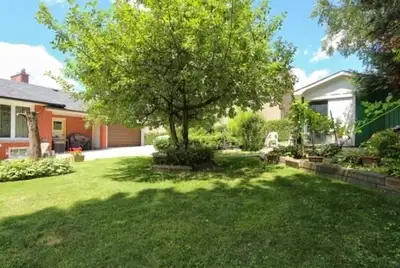 Great Family Home With Super Convenient Location For Public Transit, Schools, Shopping And More! Par...