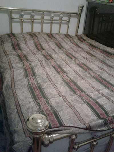 Étagère  Couvre lit PJ  Fer  Oreiller table salon ALL MUST Go, View more