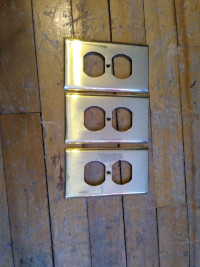 3 METAL GOLD COLOR DOUBLE OUTLET BOX COVER 3 FOR 3$