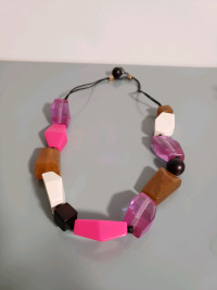 Vintage Plastic Lucite chunky necklace 