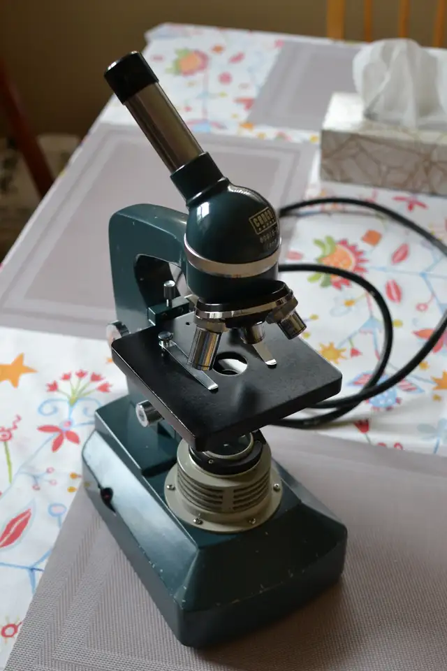 Cenco 60915-2 Microscope and 60 Prepared Slides