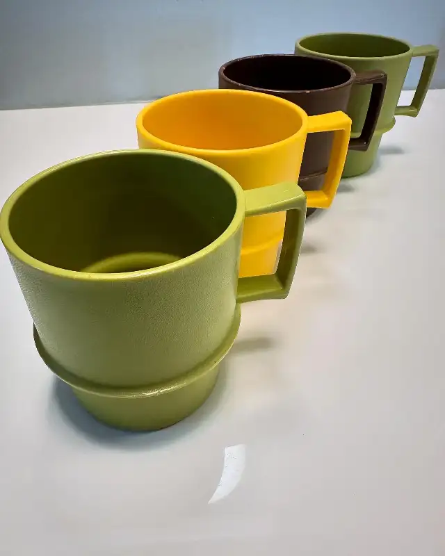 4 VINTAGE RETRO MID CENTURY PLASTIC MCM TUPPERWARE CUPS62863268220673124