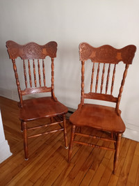 Chaises en bois vintage