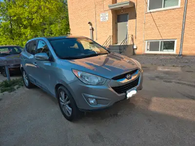 Looking for a reliable and capable SUV ? This 2010 Hyundai Tucson Limited AWD is ready for its next...