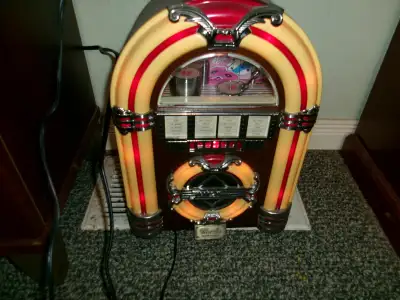 nice condition working AM/FM cassette radio, lights up, see my other items