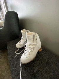 Jackson “Freestyle” figure skates Size 1.5