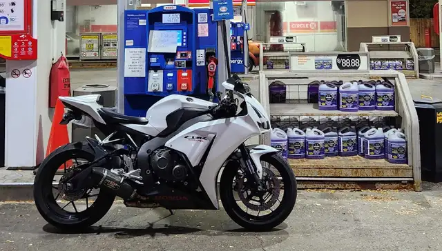 2014 CBR 1000RR in Sport Bikes in Ottawa - Image 6
