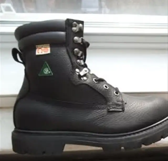 Bottes de sécurité in Men's Shoes in Québec City - Image 4