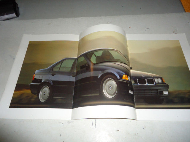 1991 BMW 3-SERIES DEALER SALES BROCHURE. CAN MAIL IN CANADA. in Arts & Collectibles in Belleville - Image 2