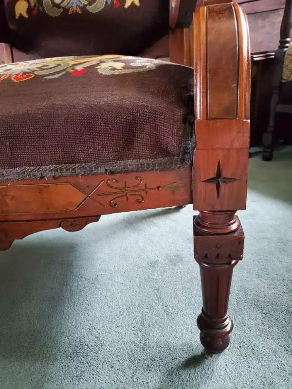 Antique 1880s Victorian Eastlake Carved Walnut Chair in Chairs & Recliners in City of Toronto - Image 7