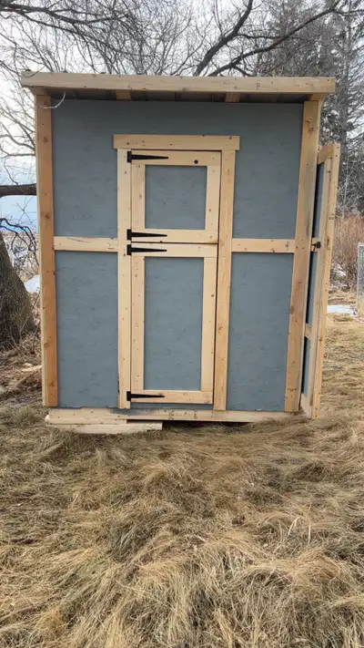 6’x6’ chicken coop. Dutch door on one side, and full door with screen door on the other. Can be load...