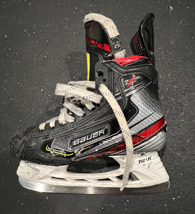 Bauer 2x Pro Jr. 3.5D skates  in Hockey in London - Image 3