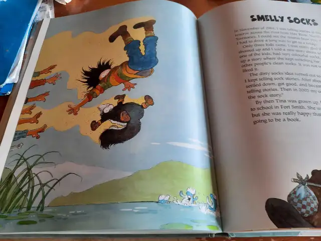 ROBERT MUNSCH COLLECTION " MAD ABOUT MUNSCH" HARDCOVER BOOK in Children & Young Adult in Muskoka - Image 6
