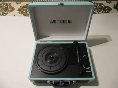 Victrola Model VSC-550BT BlueTooth Turntable XCond Circa 2017, View more